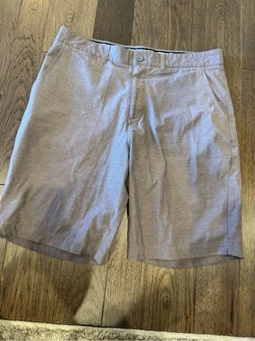 johnnie-O Men's Light Gray Flat Front Golf Shorts